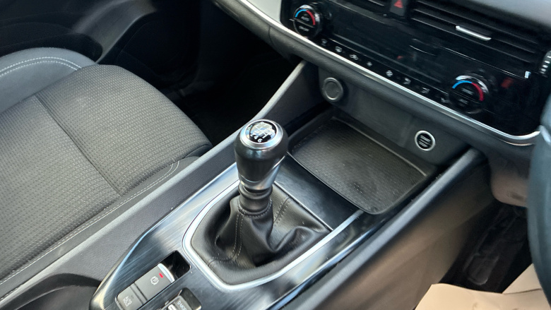 Nissan Qashqai 1.3 DiG-T MH Acenta Premium 5dr Petrol Hatchback